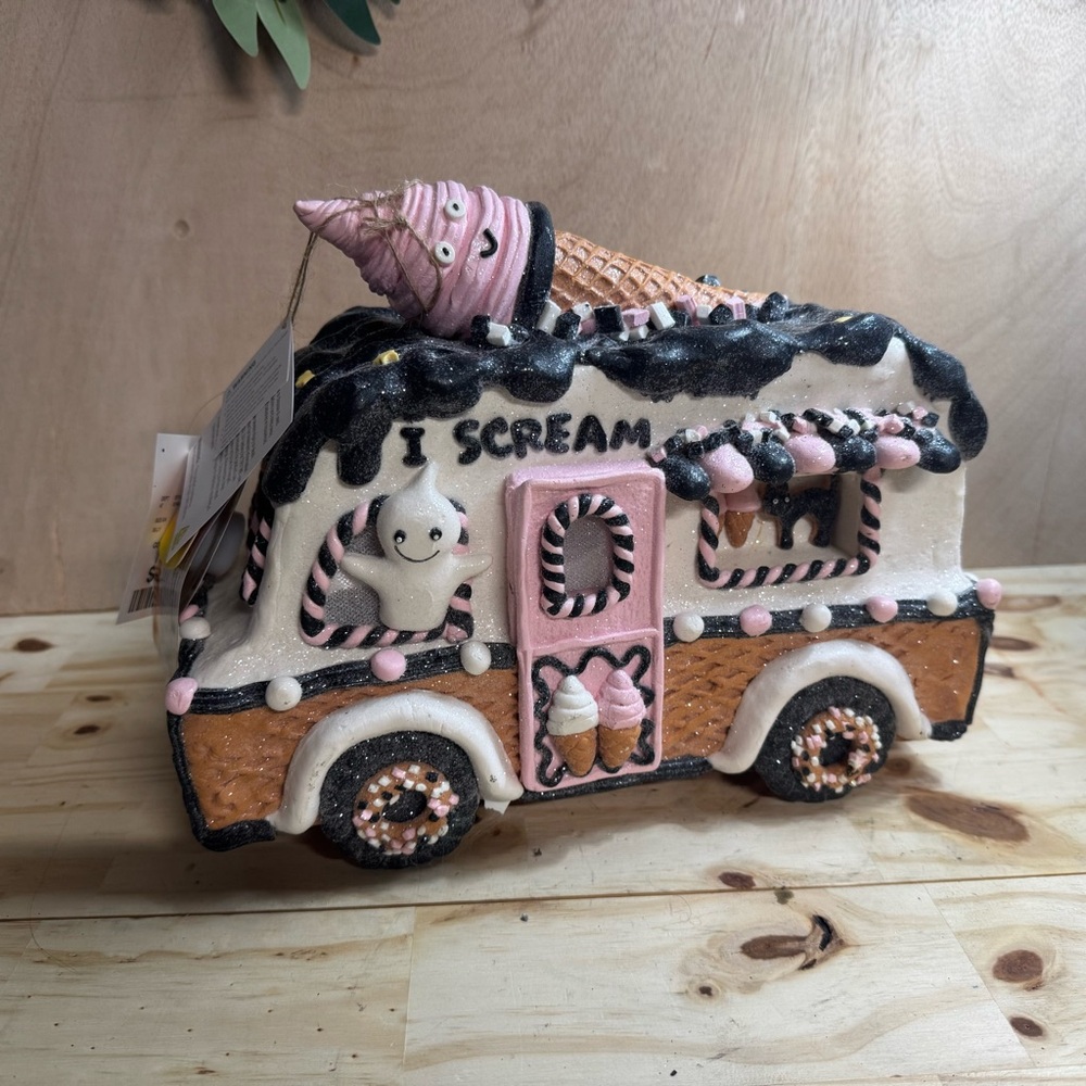 Halloween Gingerbread Clay dough Ice Cream “I Scream” Truck Lights Up! 11” NWT
